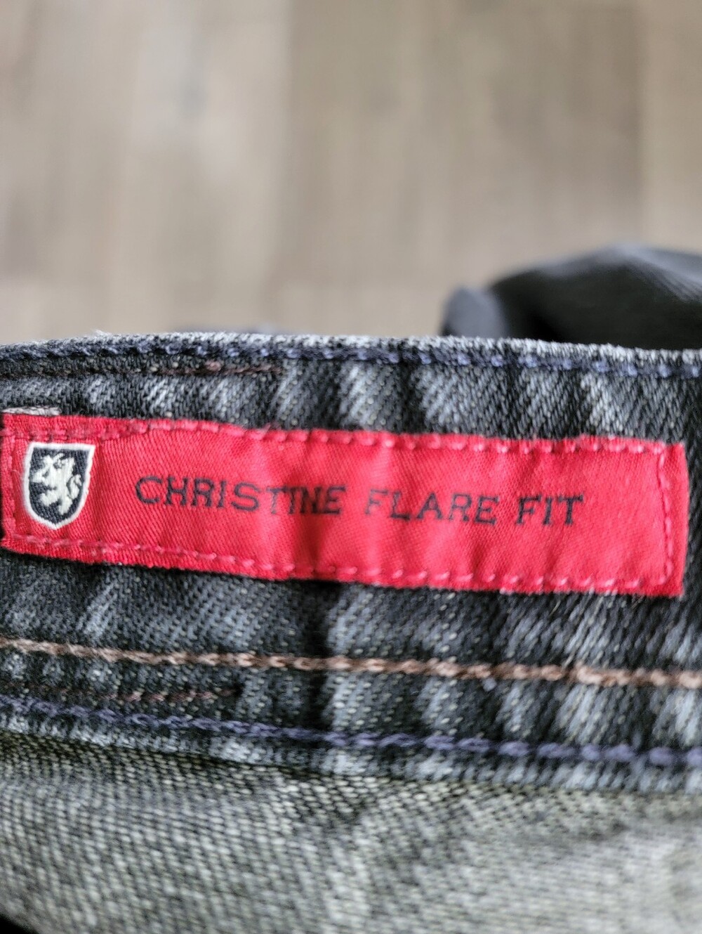 Tommy Hilfiger "Christine Flare Fit" Shorts - Picture 4 of 6